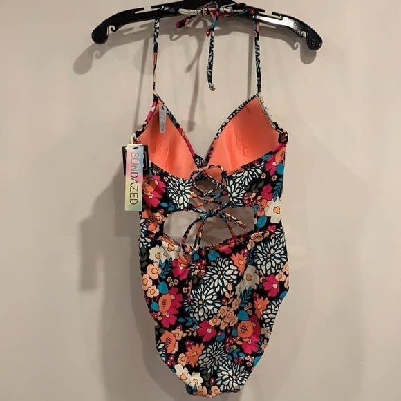NWT Sundazed Willa Twist One Piece Floral Swimsuit - Picture 4 of 9
